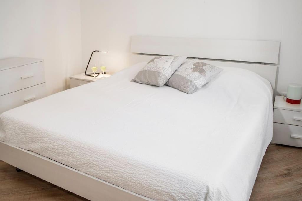 B&B Gocciadoro 26 Nuovo, Climatizzato, Zona Ospedale, Posto Auto Trento Luaran gambar
