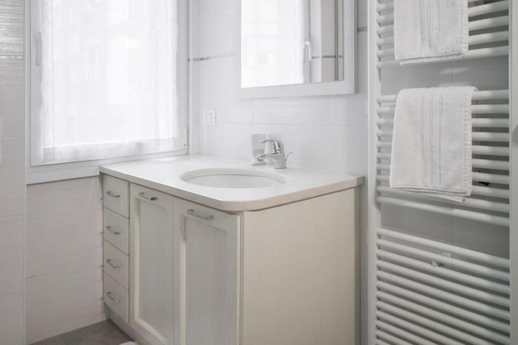 B&B Gocciadoro 26 Nuovo, Climatizzato, Zona Ospedale, Posto Auto Trento Luaran gambar