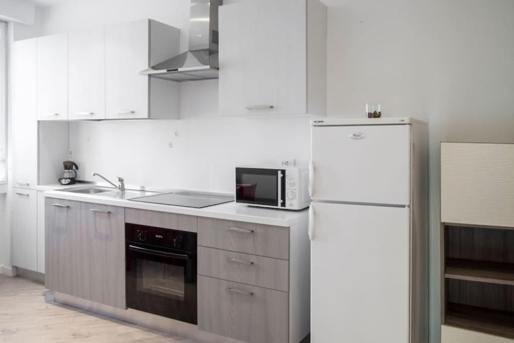 B&B Gocciadoro 26 Nuovo, Climatizzato, Zona Ospedale, Posto Auto Trento Luaran gambar