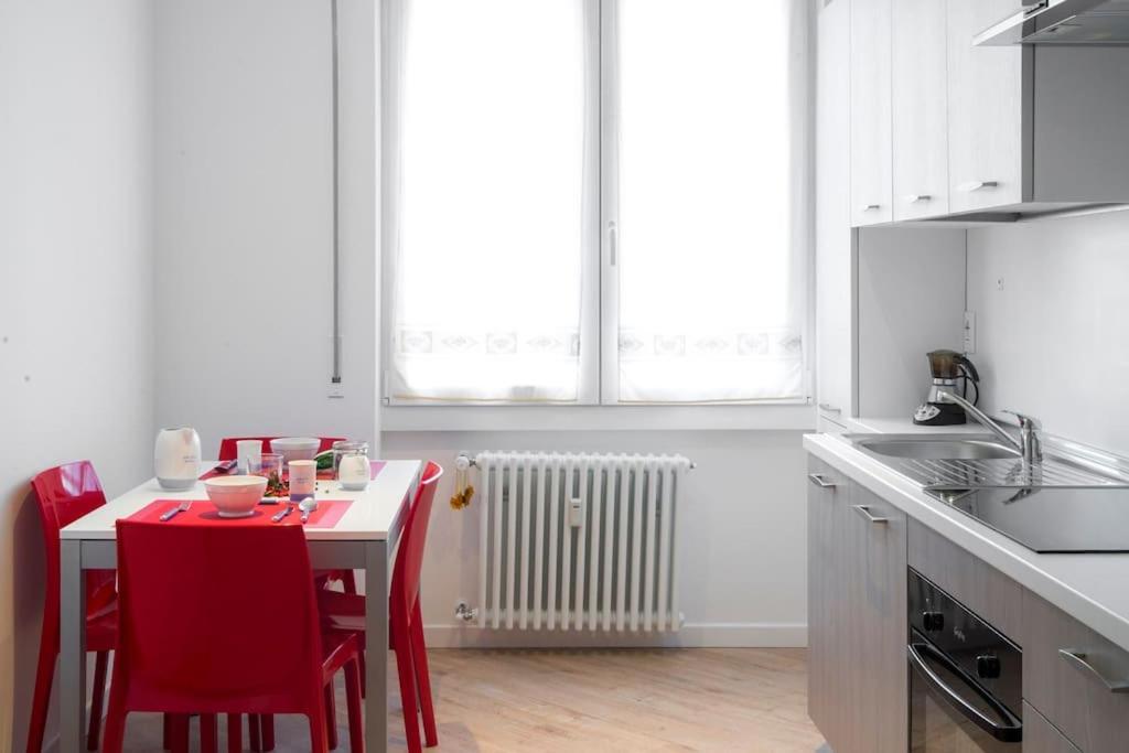 B&B Gocciadoro 26 Nuovo, Climatizzato, Zona Ospedale, Posto Auto Trento Luaran gambar