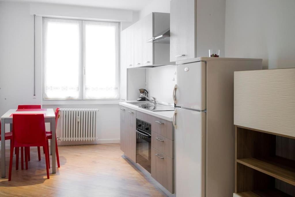 B&B Gocciadoro 26 Nuovo, Climatizzato, Zona Ospedale, Posto Auto Trento Luaran gambar